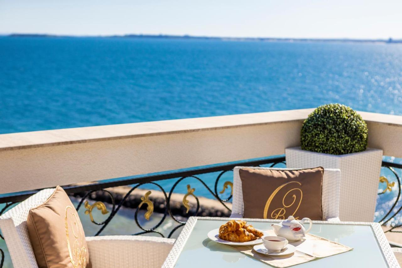 Onyx - Free Parking & Access Hotel