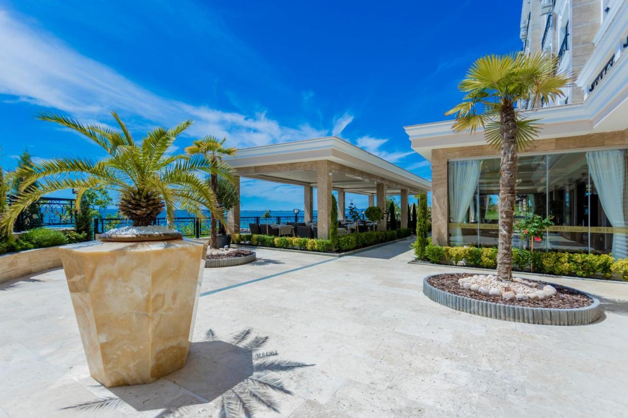 Hotel Onyx - Free Parking & Access 4*