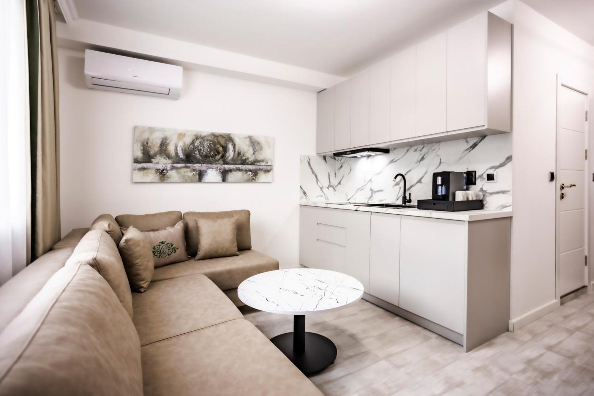 Onyx - Free Parking & Access Hotel
