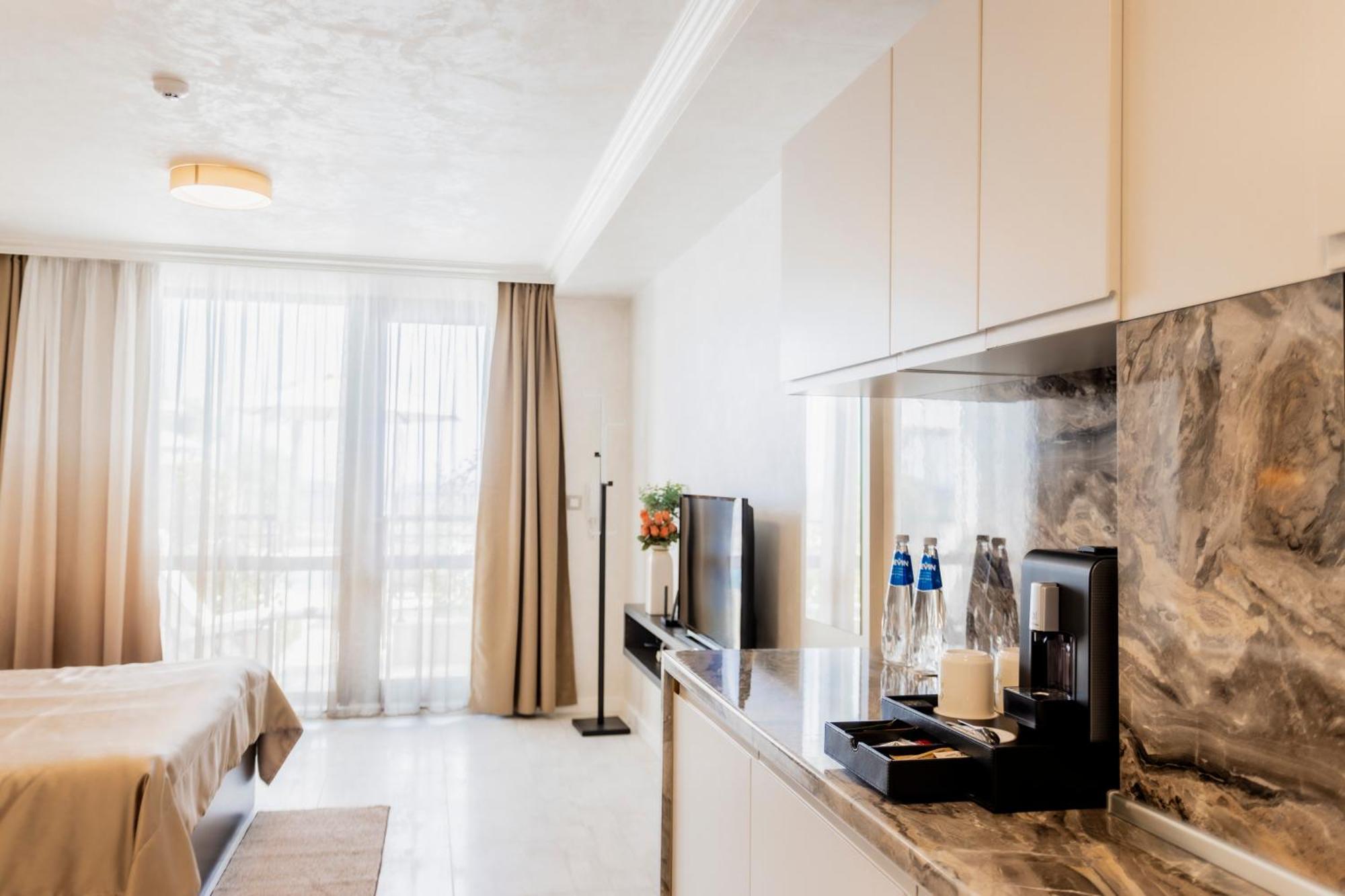 Onyx - Free Parking & Access Hotel